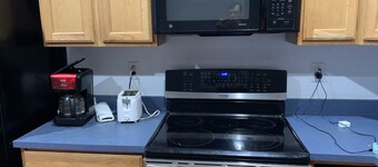 4 bedroom 4 bath townhome 4 minutes to beach