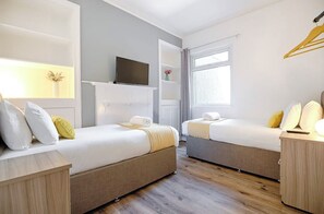 4 slaapkamers, een strijkplank/strijkijzer, gratis wifi, beddengoed