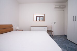 3 bedrooms, bed sheets - M290 - Marcelli, new three-room apartment with terrace (Marcelli)