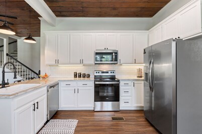 1940's Shiplap Charmer Close to Downtown Waco! PET FRIENDLY!