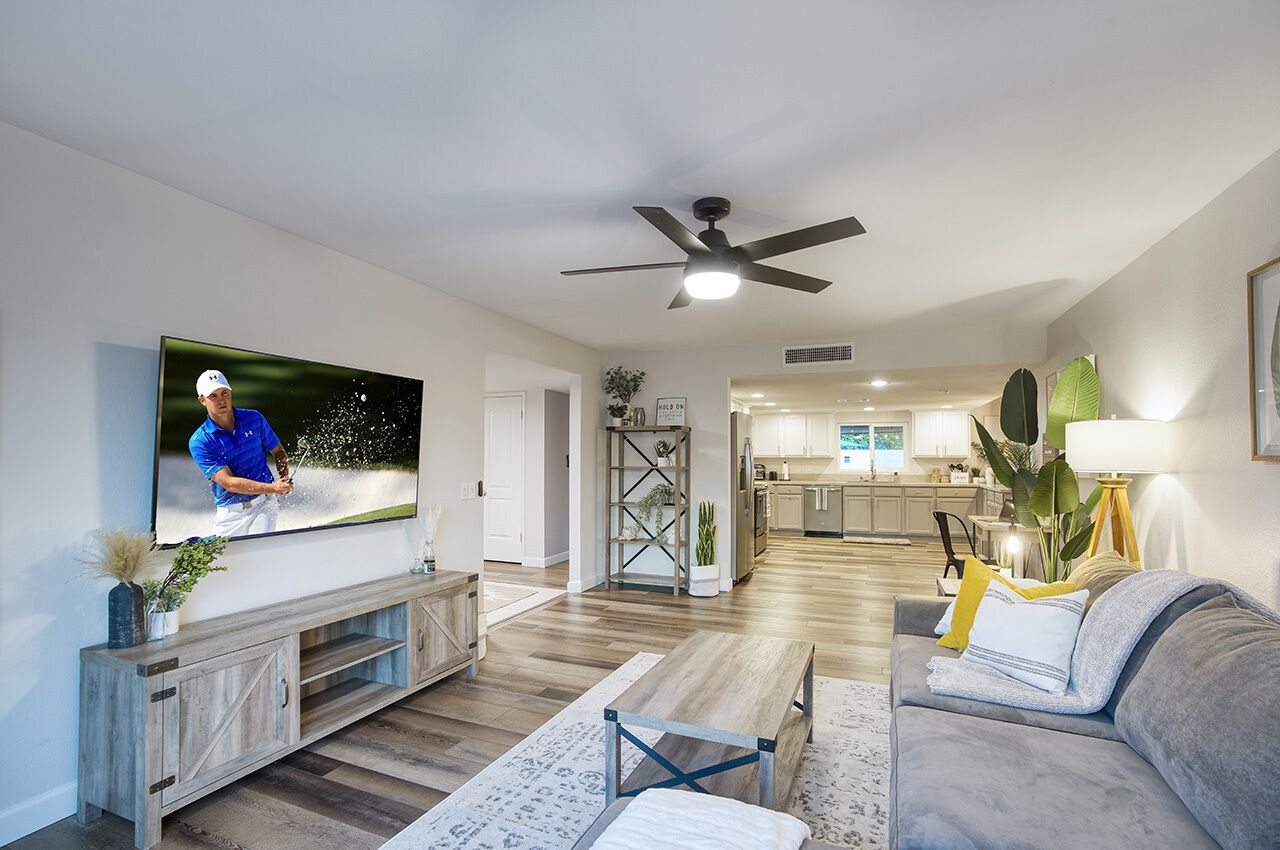 Smart-TV, Kamin, Videospiele, Tischtennisplatte