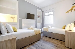 House | 4 bedrooms, iron/ironing board, free WiFi, bed sheets