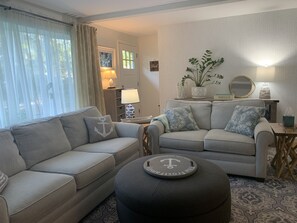 Smart TV, caminetto, tavolo da ping pong