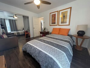 2 室のベッドルーム、アイロン / アイロン台、WiFi (無料)、ベッドシーツ