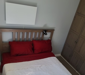 2 bedrooms, bed sheets