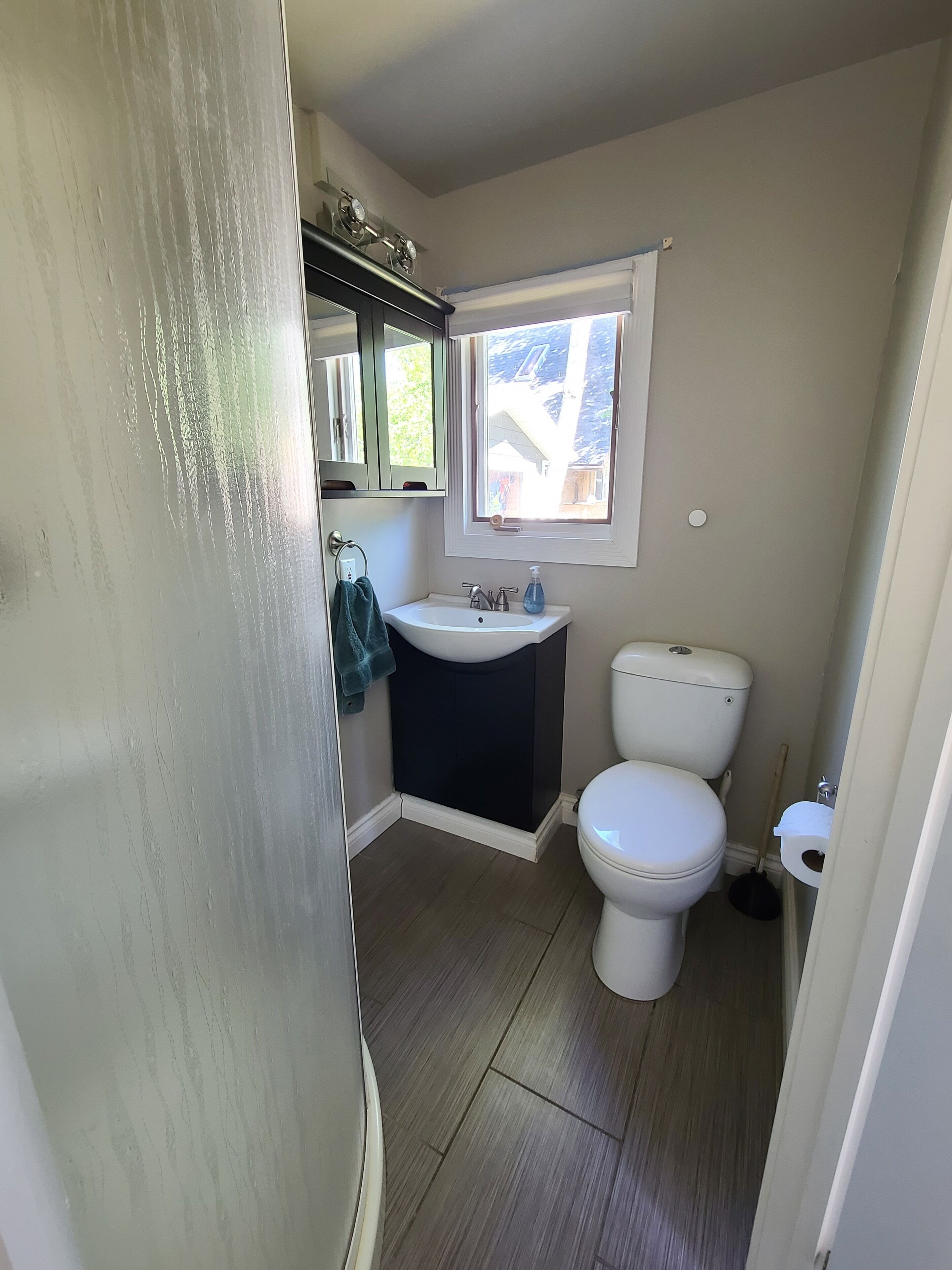Dusche, Handtücher, Toilettenpapier