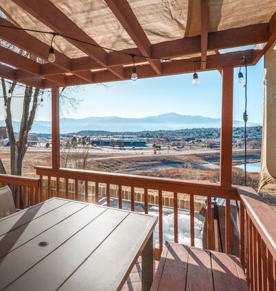 🏔 4BR - Arcade - Hot Tub - Foosball- Cozy Mountain View Home!