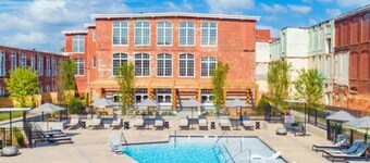 Luxury 1-bedroom apartment with pool