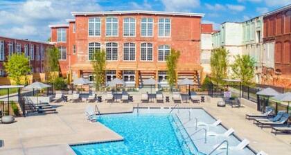 Luxury 1-bedroom apartment with pool