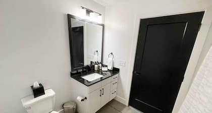 Luxury 1-bedroom apartment with pool