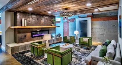 Luxury 1-bedroom apartment with pool