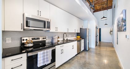 Luxury 1-bedroom apartment w/ pool