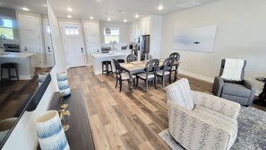Smart TV, fireplace, books - "Honey's Place" Waterfront Condo (Graford)