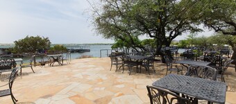 "Honey's Place" Waterfront Condo