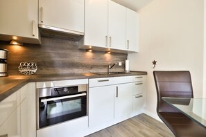 Fridge, microwave, oven, stovetop - The Sunny Side, Germany (Sylt)