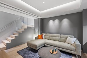 Ático exclusivo | Zona de estar | Una Smart TV, Netflix, suelo radiante, servicios de streaming