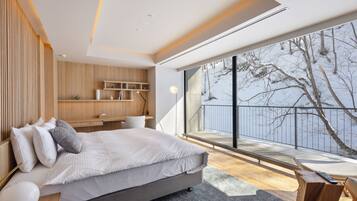 Penthouse Eksklusif | Bantalan ekstra lembut, brankas, dan meja kerja