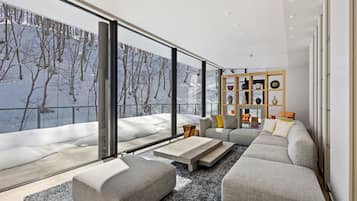 Penthouse Eksklusif | Area keluarga | Smart TV, Netflix, lantai berpemanas, dan layanan streaming