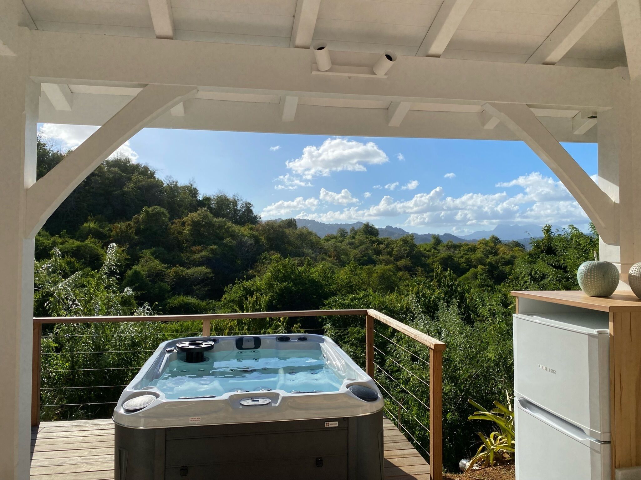 Tina de hidromasaje al aire libre