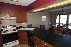 Fridge, microwave, oven, stovetop - 2 bedrooms,  West Oaks Resort,West Okoboji (Arnolds Park)
