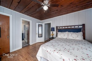 1 bedroom, desk, free WiFi, bed sheets - The Den in the heart of Abilene. (Abilene)