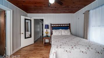 1 多间卧室、办公桌、免费 WiFi、床单