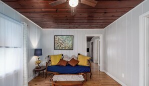 Smart TV - The Den in the heart of Abilene. (Abilene)