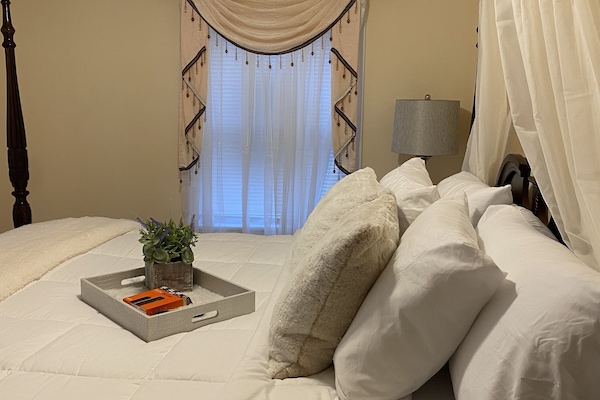 4 bedrooms, iron/ironing board, free WiFi, bed sheets