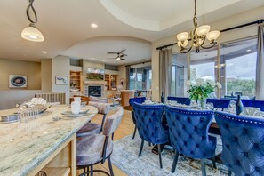 Dining - Relax in luxury at Sedona Illuminated, a 4-bedroom retreat in West Sedona. (Sedona)