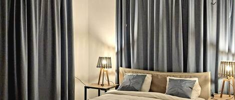 3 quartos, escrivaninha, ferros/tábuas de passar roupa