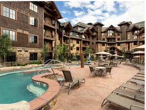 Innenpool, Außenpool