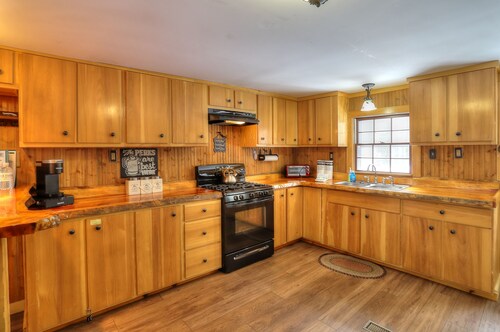 Little Moose Cabin - ATV and snowmobile from your door!