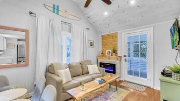 Smart TV, fireplace