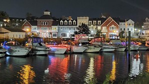 A marina with boats docked in front of a row of houses at night. - The Daydreamer - Walk To Walnut Beach, Restaurant + Shops (Milford)
