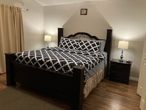 4 chambres, coffres-forts dans les chambres, fer et planche à repasser