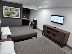 Individually decorated, individually furnished, free WiFi, bed sheets - Rodeway Inn (Livingston)