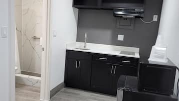 Room, 2 Queen Beds, Non Smoking (Efficiency) | Private kitchen