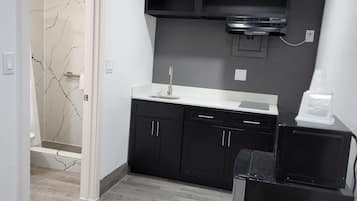 Deluxe Room, 2 Queen Beds, Non Smoking | Private kitchenette