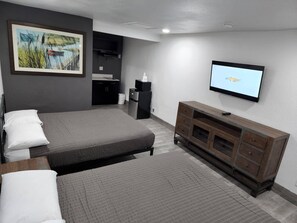 Quarto, 2 camas Queen, para não fumantes (Efficiency) | Individualmente decorados, individualmente mobiliados, Wi-Fi de cortesia