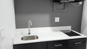 Kamer, 2 queensize bedden, niet-roken (Efficiency) | Individueel gedecoreerd, individueel gemeubileerd, gratis wifi