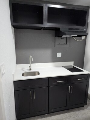 Quarto, 2 camas Queen, para não fumantes (Efficiency) | Individualmente decorados, individualmente mobiliados, Wi-Fi de cortesia