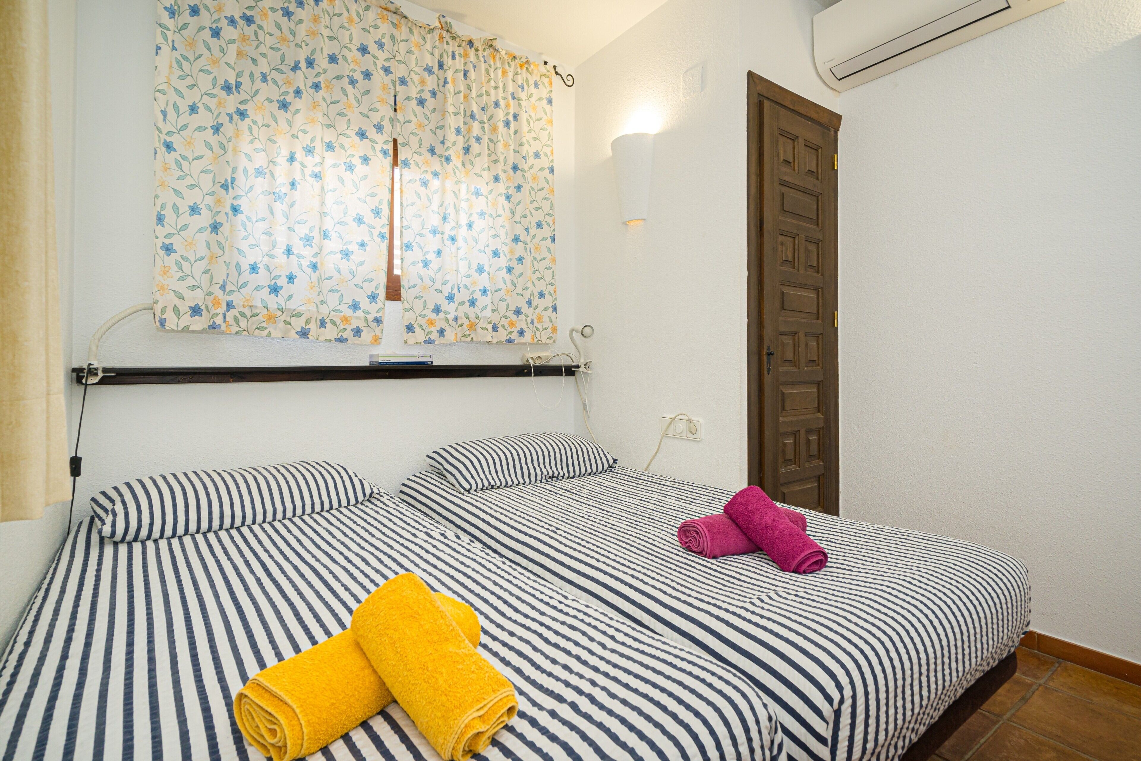 2 bedrooms, iron/ironing board, free WiFi