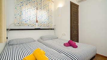 2 bedrooms, iron/ironing board, free WiFi