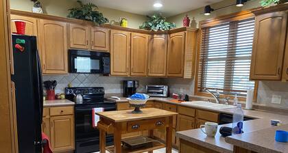 The Mountain View Lodge - Luxury in Whittier! Awesome views from every deck!