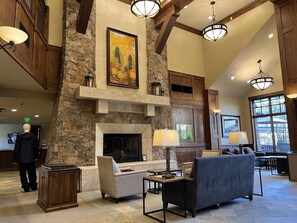 Interior - Spring Break Suite, steps from Ski Lift, includes Pools, Spa, Restaurant (Breckenridge)