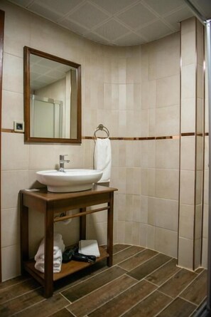 Family Quadruple Room | Bathroom | Shower, hair dryer, slippers, towels - Voyage Elegante Hotel (Antakya)
