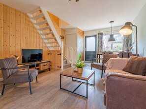 TV - Modern tiny house for families on the Veluwe (Hulshorst)