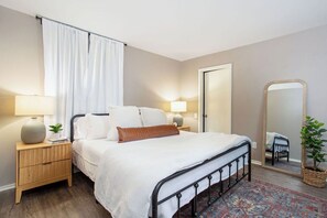 1 habitación, tabla de planchar con plancha, wifi gratis y ropa de cama 