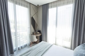 Ropa de cama de alta calidad y artículos del minibar gratis 