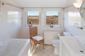 Unclassified image, 5 of 34, button - House Meerblick, Germany (List)